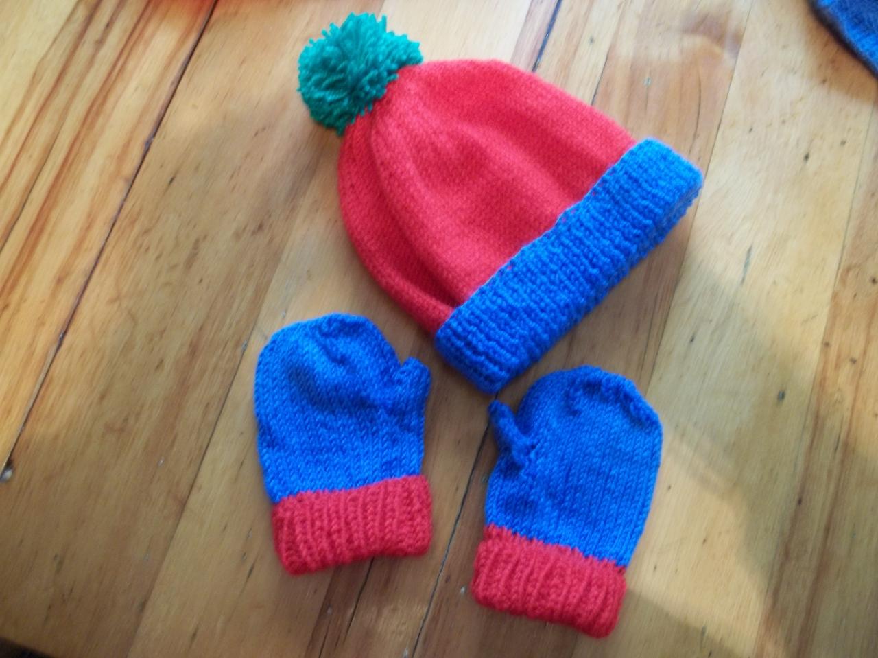 Ensemble de plus près Mitaines et Tuque, Louise P.