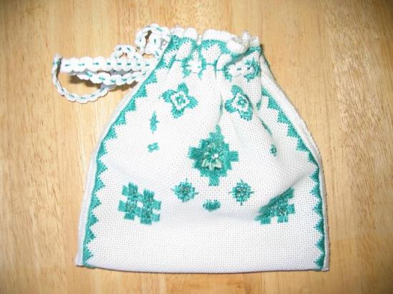 Sachet senteur (broderie norvégienne ou Hardanger), Aline