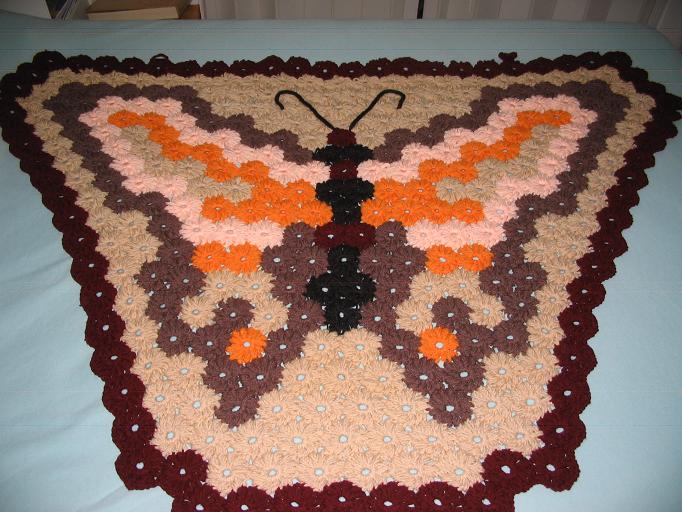 Papillon fait avec une marguerite, Aline